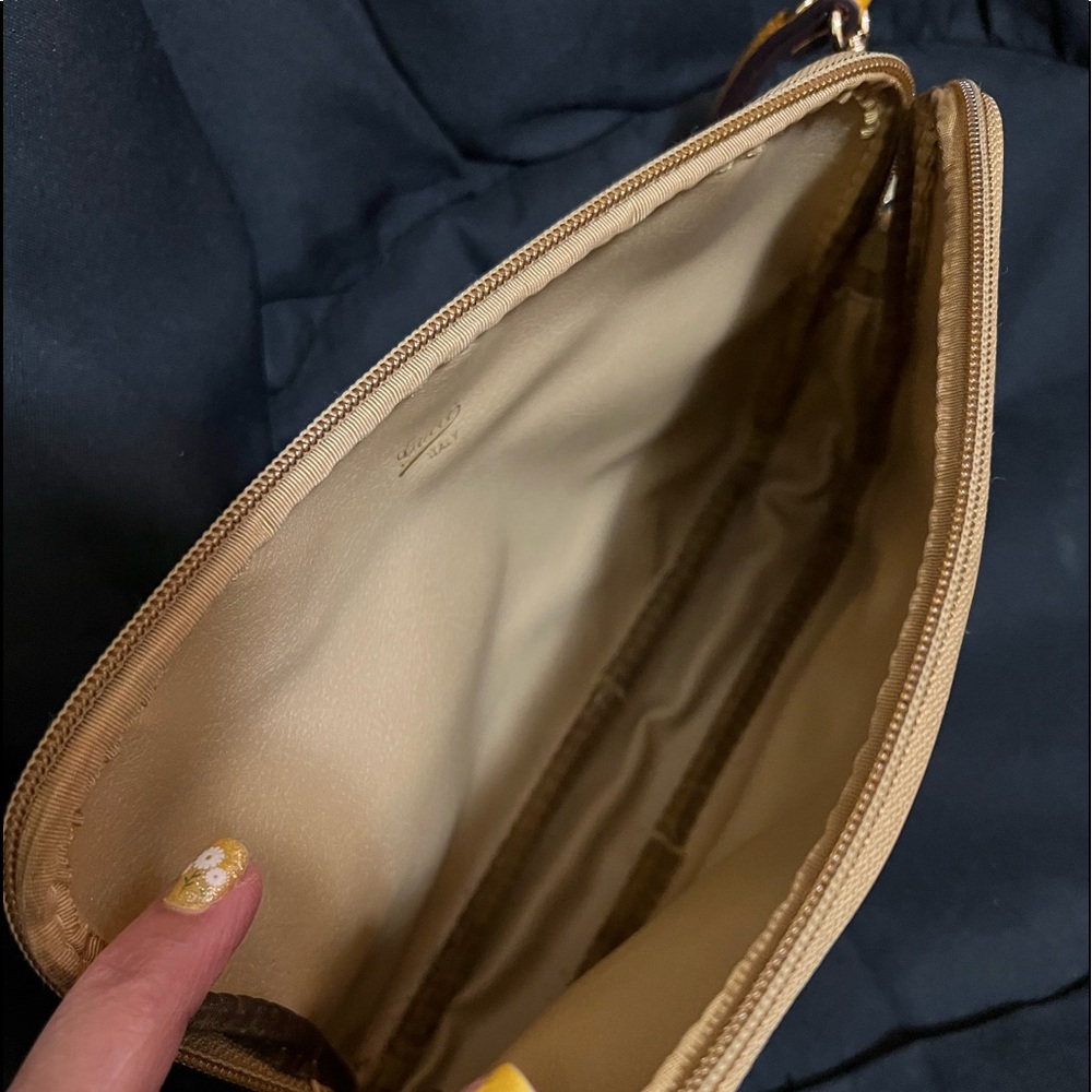 Gucci Beige and Gold Patterned Wristlet - Picture 6 of 8